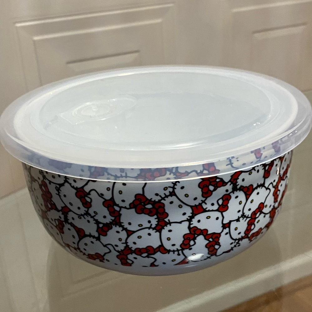 - Brand New Hello kitty 7.5" Bowl With Lid